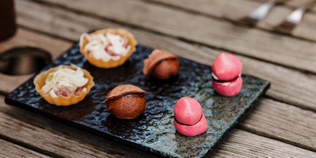 20250501 1327520700 LB The Peacock Rowsley websize