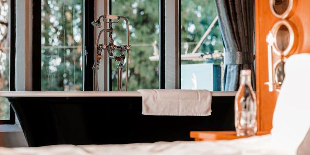 Sir don bath resized