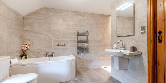 Wye Cottage Bathroom